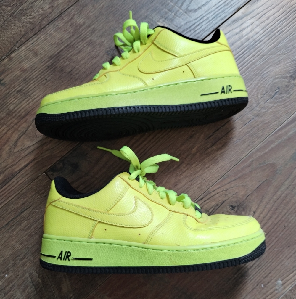 Nike Air Force 1 low top " volt " hi lighter yellow  youth size 6